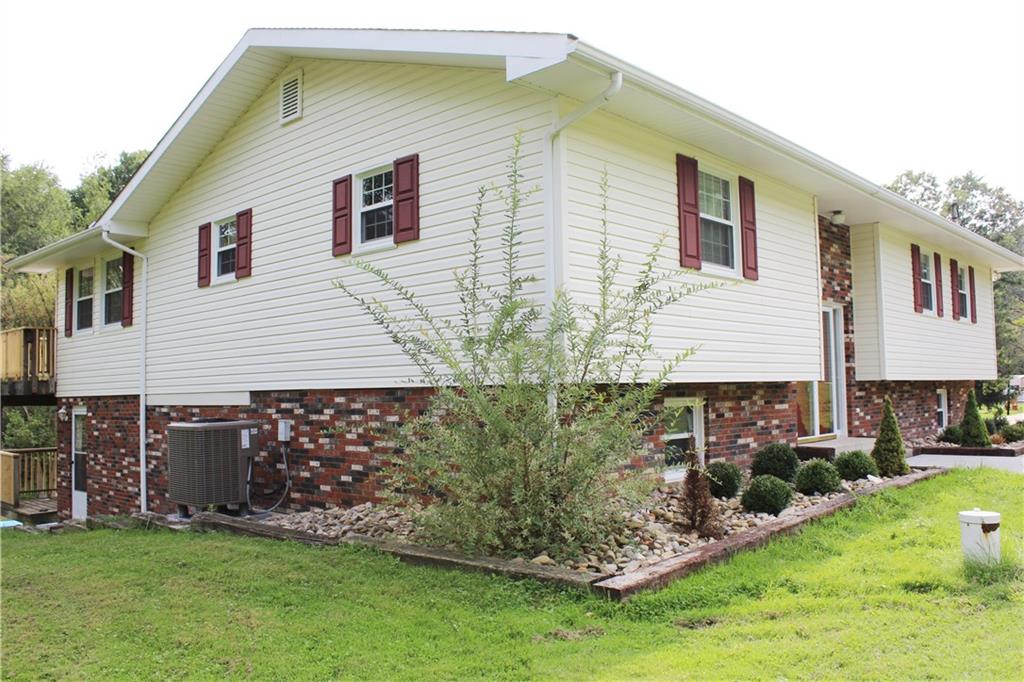 172 Walker Road Canonsburg, PA 15317 - Photo 1 of 25 Gallery Image 1