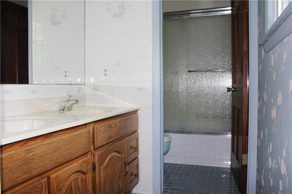 172 Walker Road Canonsburg, PA 15317 - Photo 15 of 25 Gallery Image 15