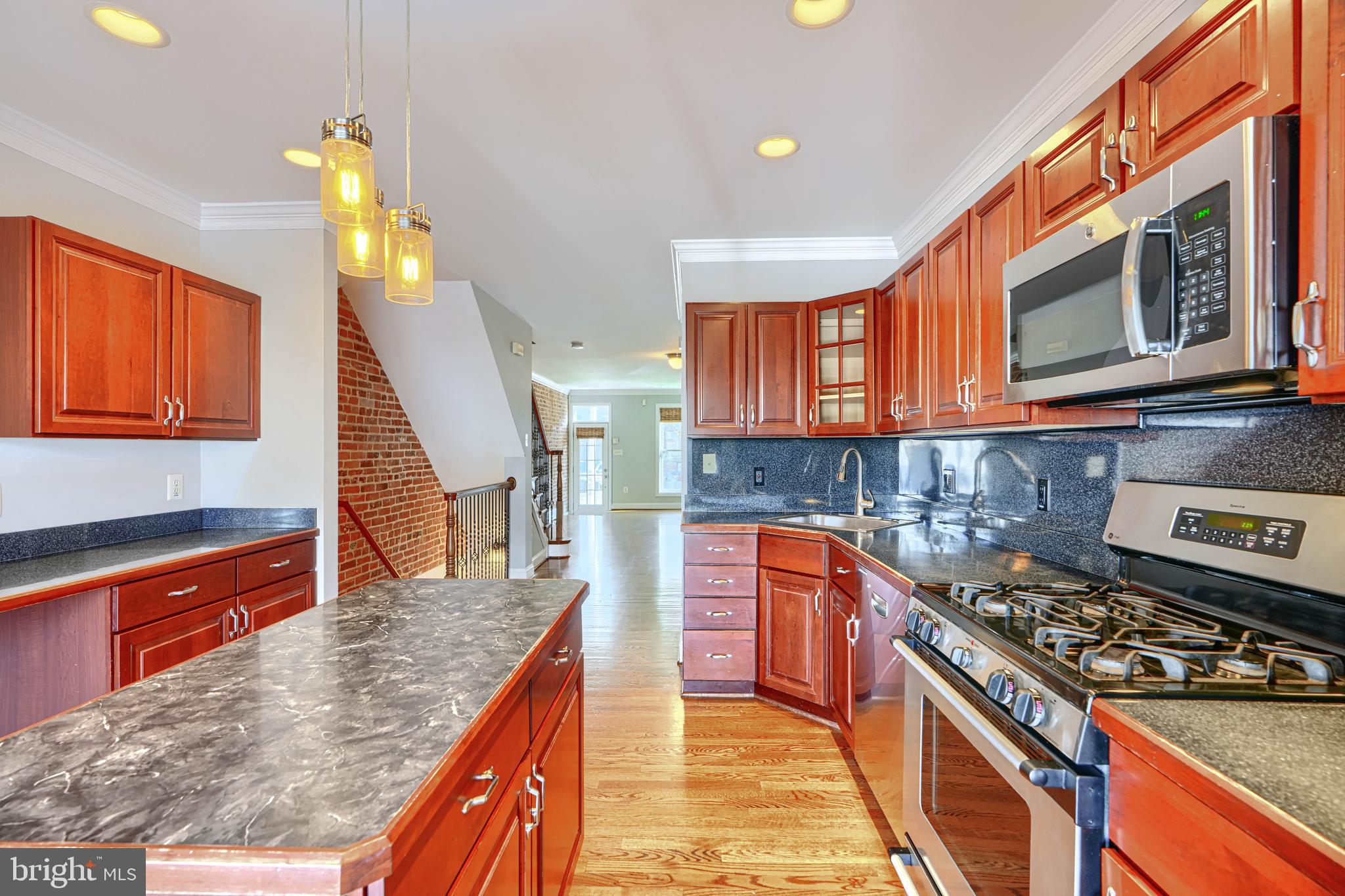 612 South Clinton Street Baltimore, MD 21224 - Photo 10 of 39 Cabinets line both walls