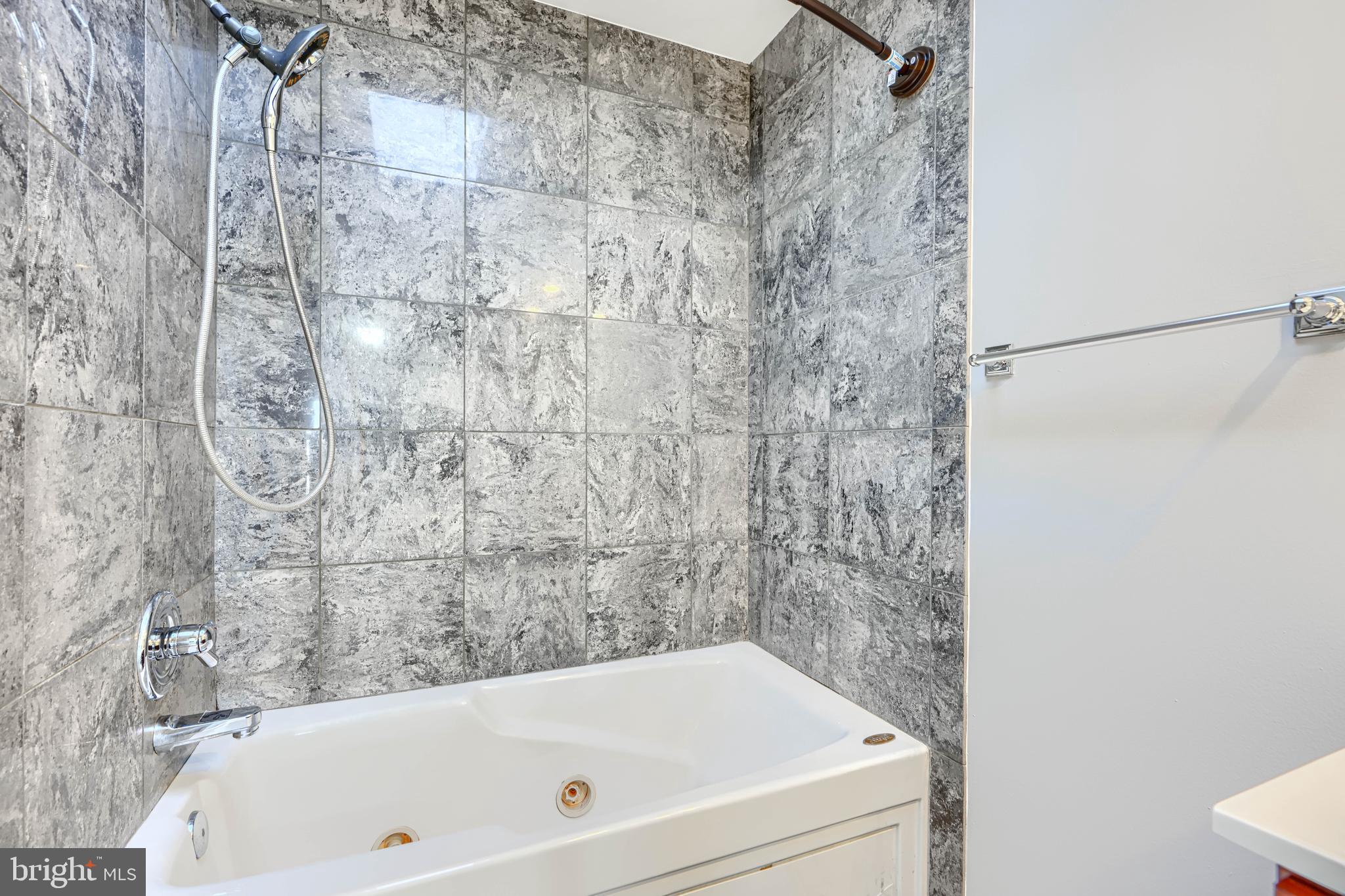 612 South Clinton Street Baltimore, MD 21224 - Photo 19 of 39 Attached master bath