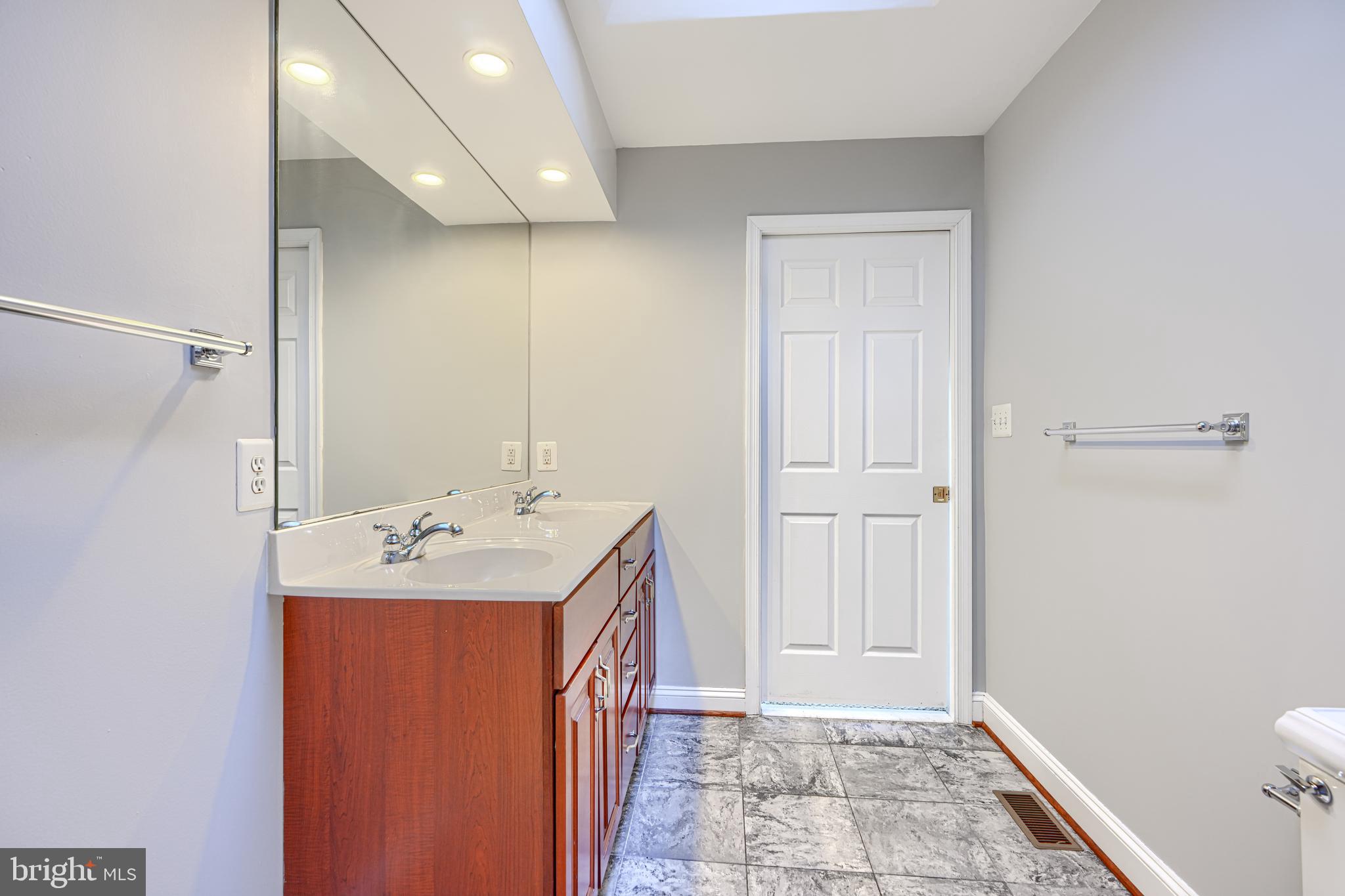 612 South Clinton Street Baltimore, MD 21224 - Photo 20 of 39 Dual sinks