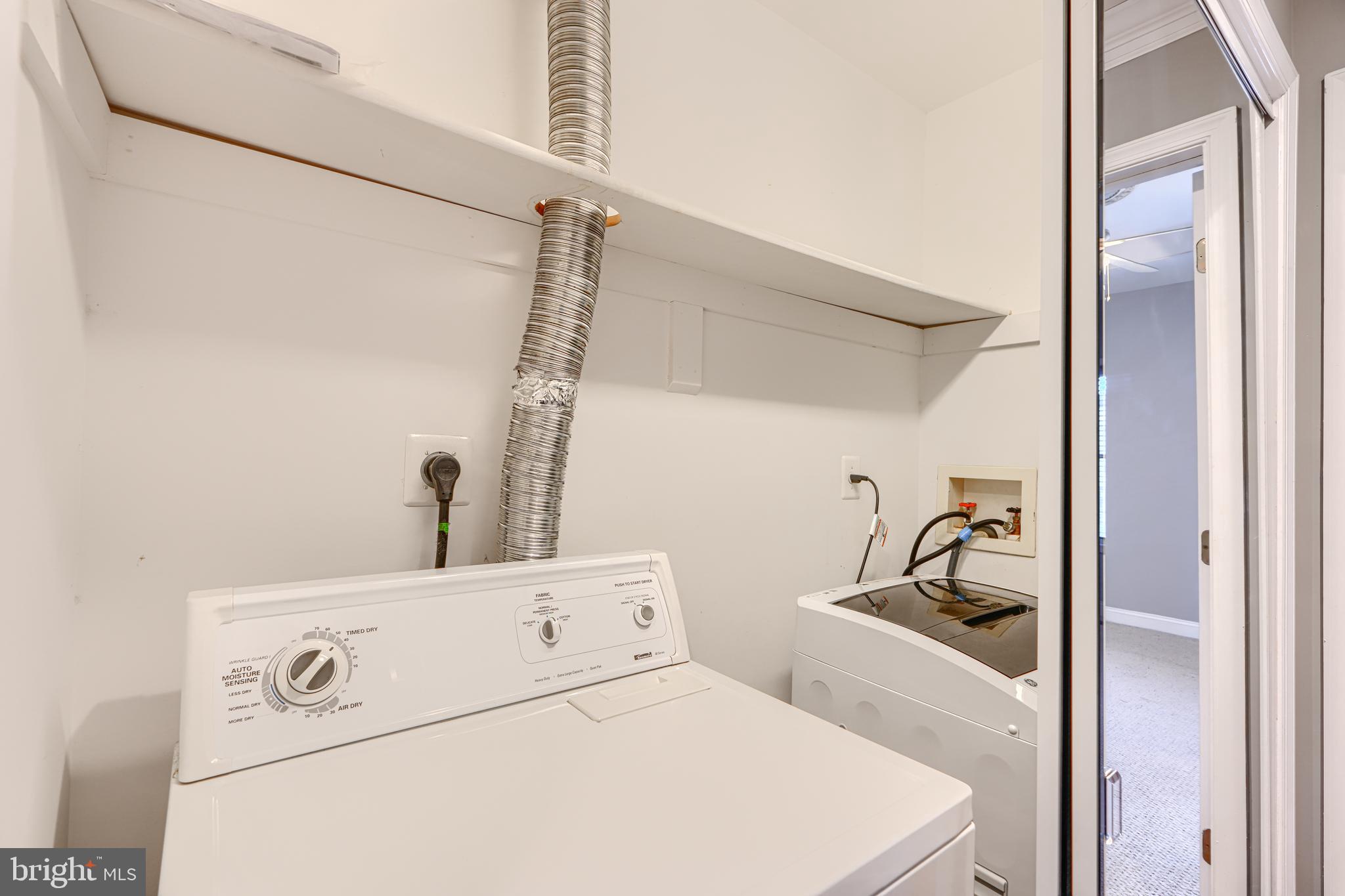 612 South Clinton Street Baltimore, MD 21224 - Photo 27 of 39 W/D on 2nd level