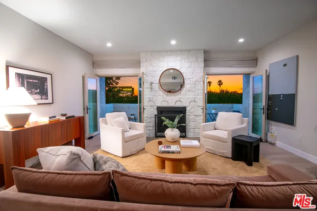 $1,395,000 | 166 South Hayworth Avenue, Unit 201, Los Angeles, CA 90048