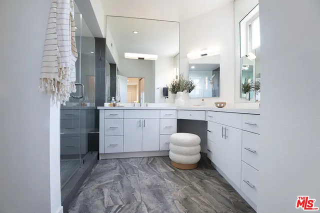 $1,395,000 | 166 South Hayworth Avenue, Unit 201, Los Angeles, CA 90048