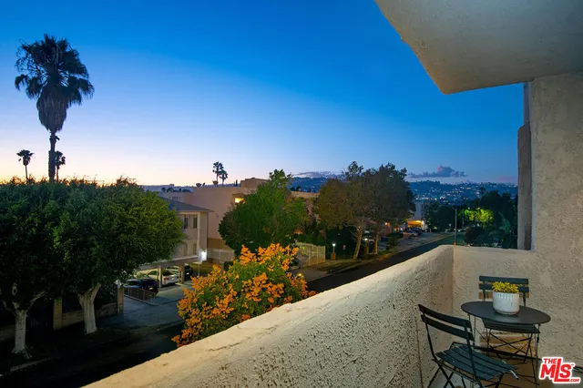 $1,395,000 | 166 South Hayworth Avenue, Unit 201, Los Angeles, CA 90048