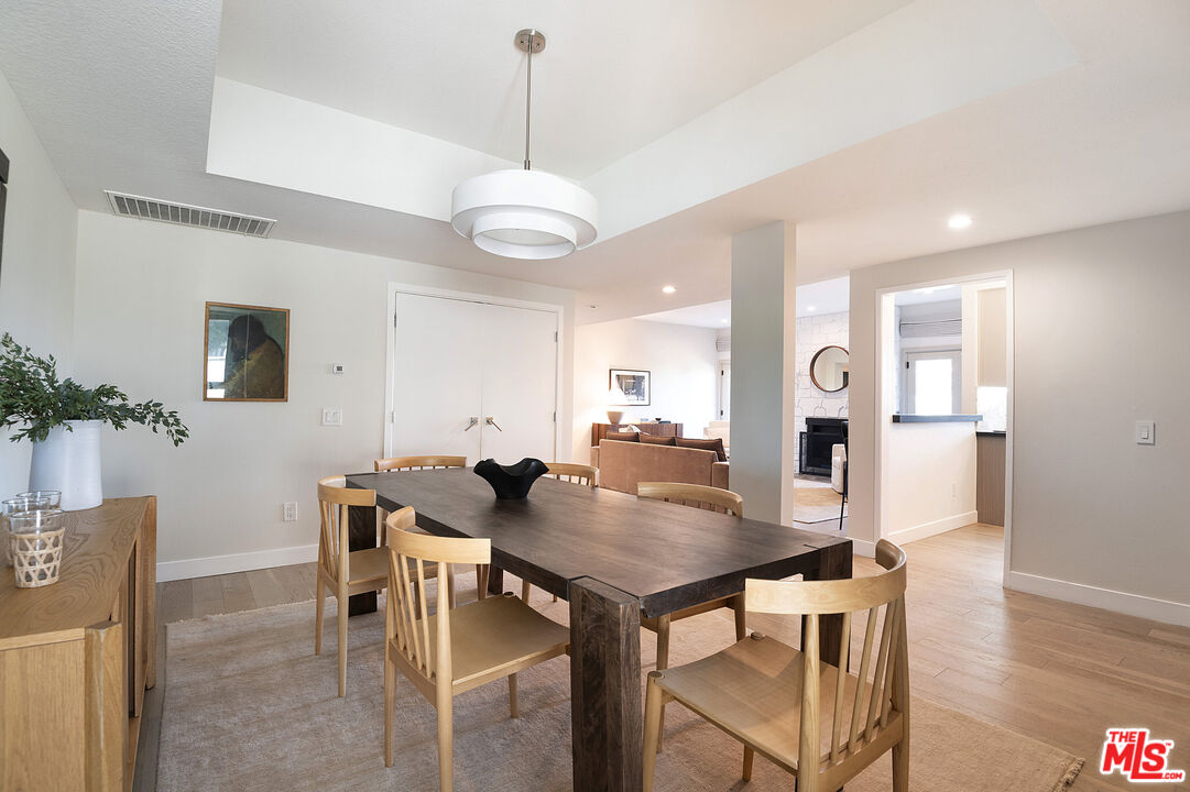 166 South Hayworth Avenue, Unit 201 Los Angeles, CA 90048 - Photo 9 of 20