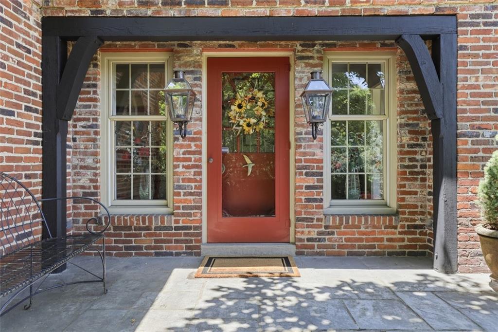 600 Foxhurst Road Pittsburgh, PA 15238 - Photo 7 of 48 Welcoming Entry