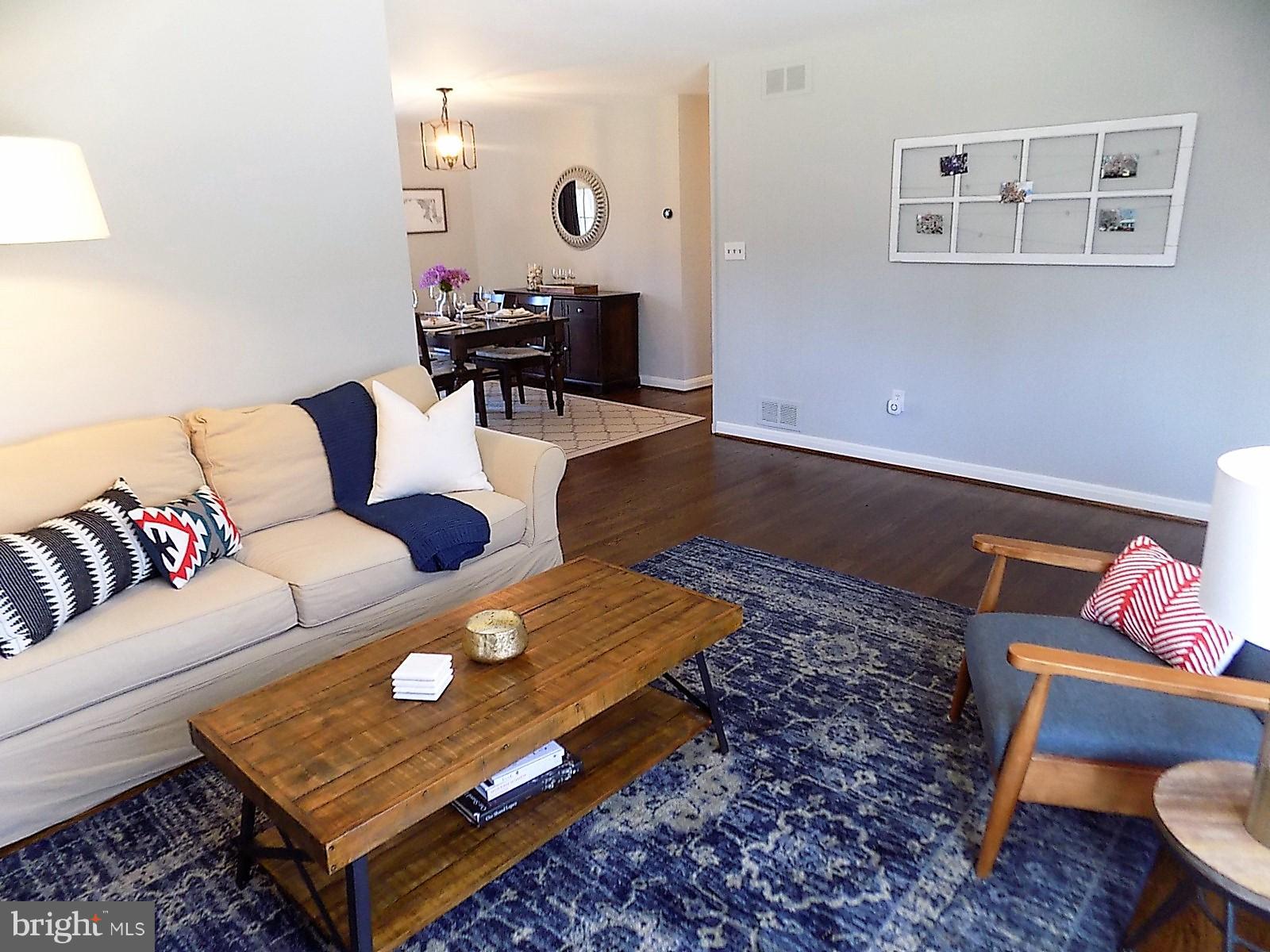 1008 Lakemont Road Baltimore, MD 21228 - Photo 4 of 29 Living Room