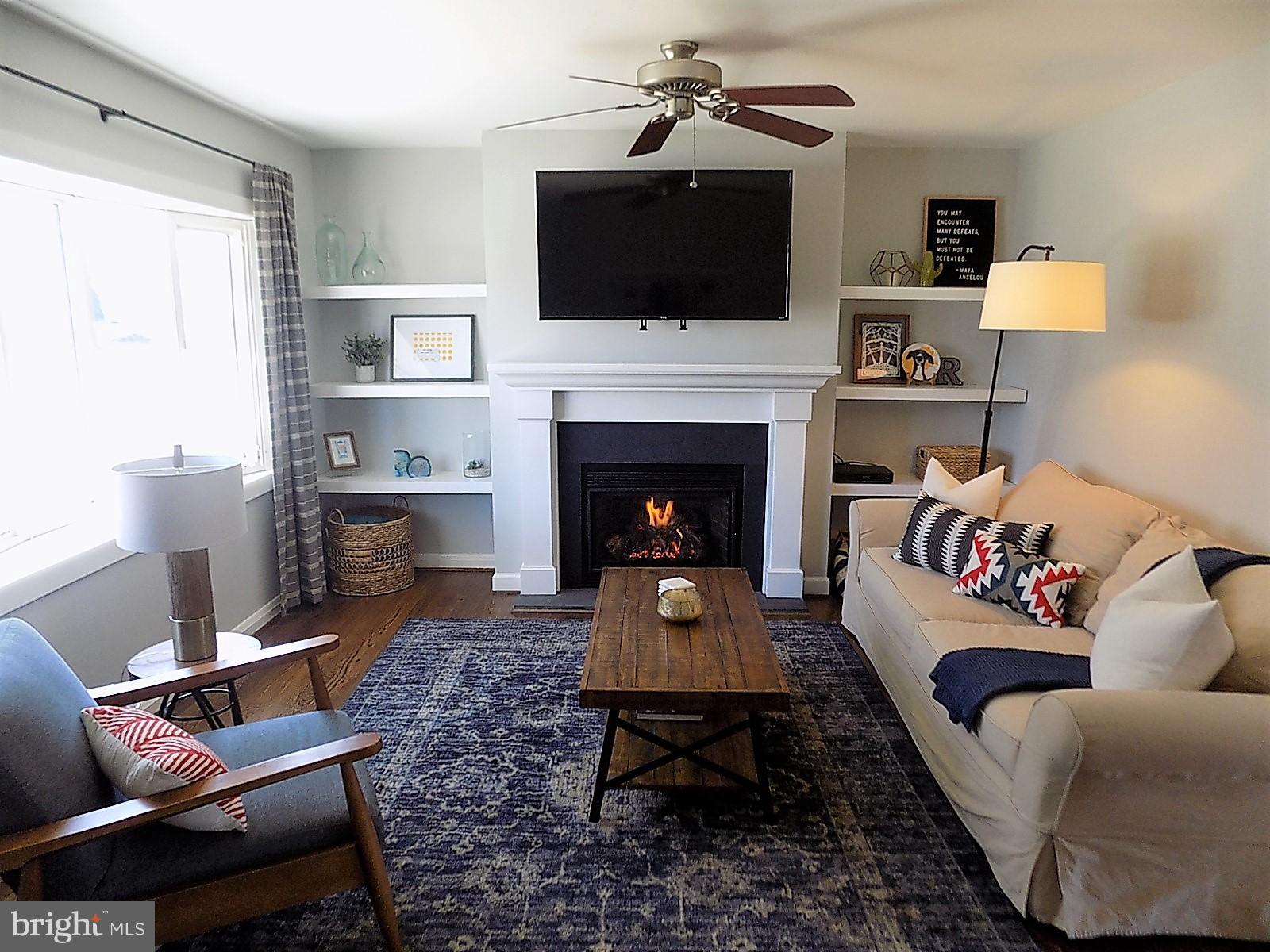1008 Lakemont Road Baltimore, MD 21228 - Photo 5 of 29 Living Room