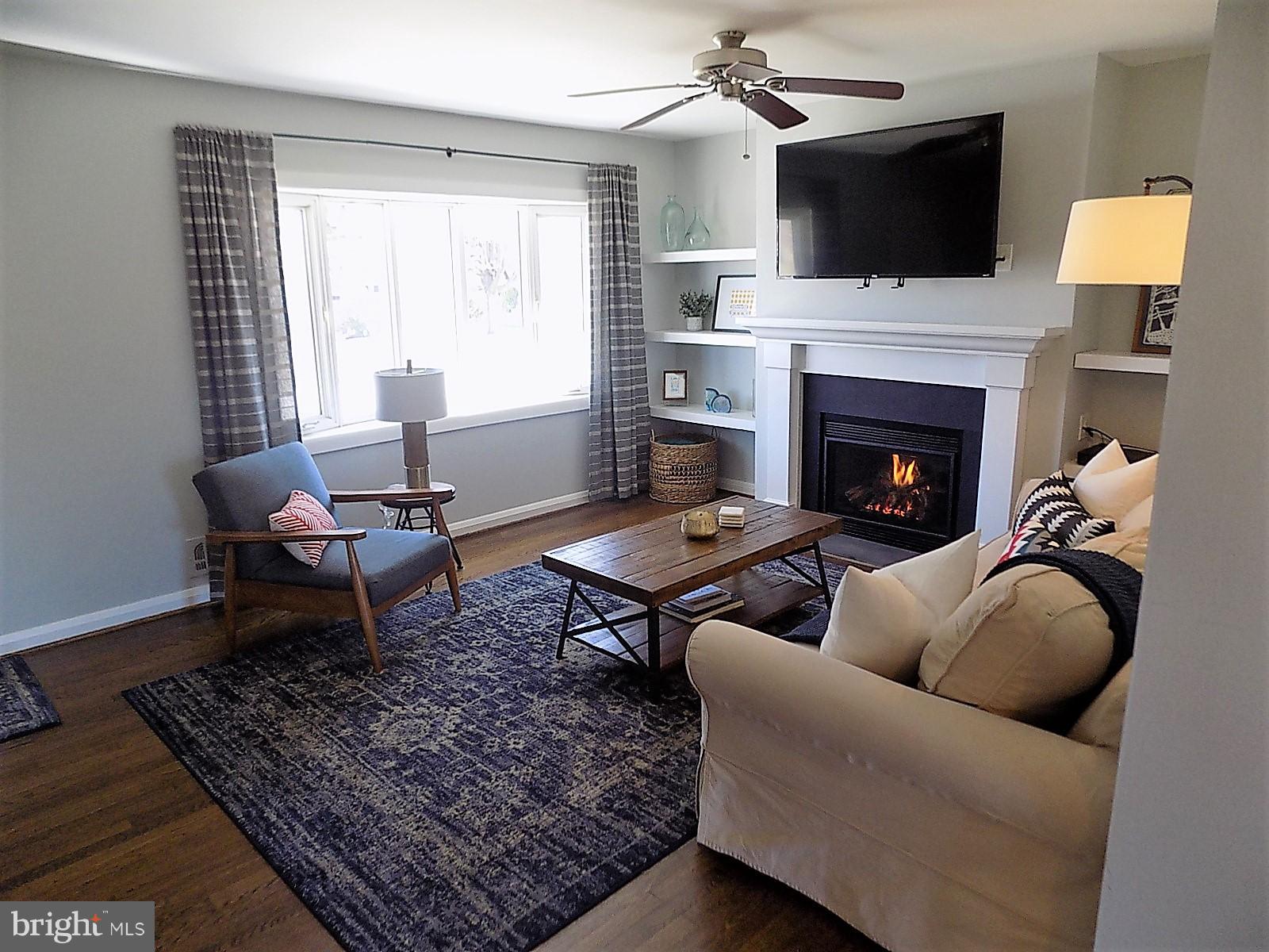 1008 Lakemont Road Baltimore, MD 21228 - Photo 6 of 29 Living Room