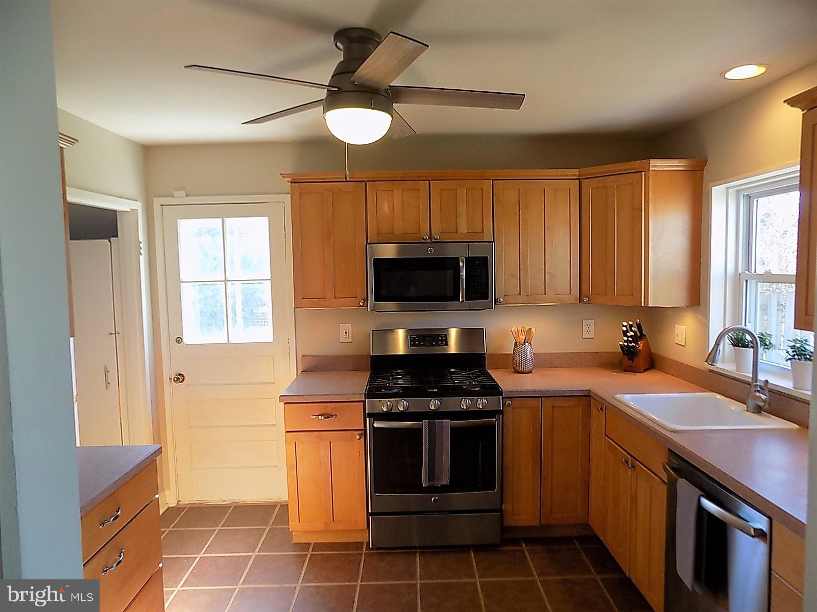 1008 Lakemont Road Baltimore, MD 21228 - Photo 10 of 29 Kitchen