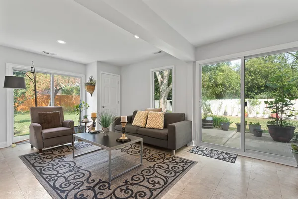 $794,000 | N632 North Gables Boulevard, Wheaton, IL 60187