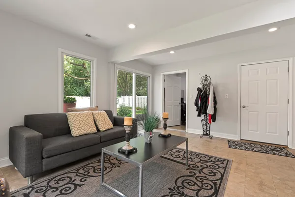 $794,000 | N632 North Gables Boulevard, Wheaton, IL 60187
