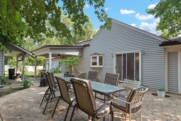 $794,000 | N632 North Gables Boulevard, Wheaton, IL 60187