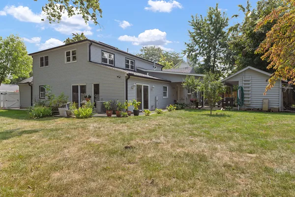 $794,000 | N632 North Gables Boulevard, Wheaton, IL 60187