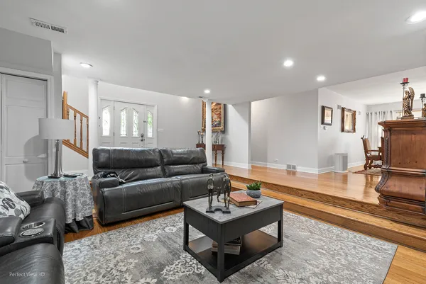 $794,000 | N632 North Gables Boulevard, Wheaton, IL 60187