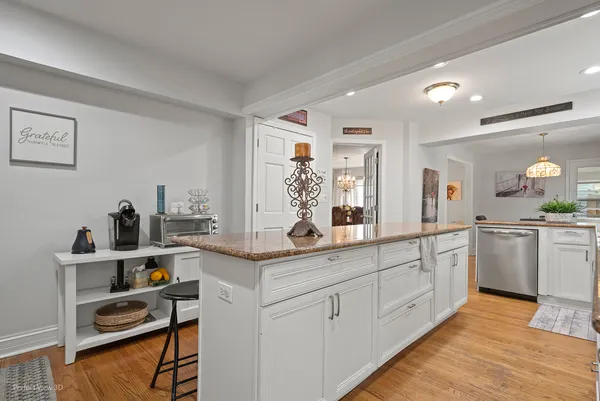 $794,000 | N632 North Gables Boulevard, Wheaton, IL 60187