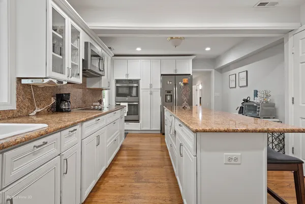 $794,000 | N632 North Gables Boulevard, Wheaton, IL 60187