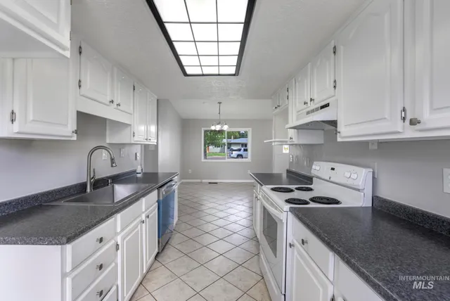 $322,000 | 1060 North 9th East, Mountain Home, ID 83647