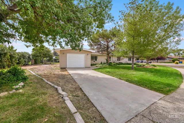 $322,000 | 1060 North 9th East, Mountain Home, ID 83647