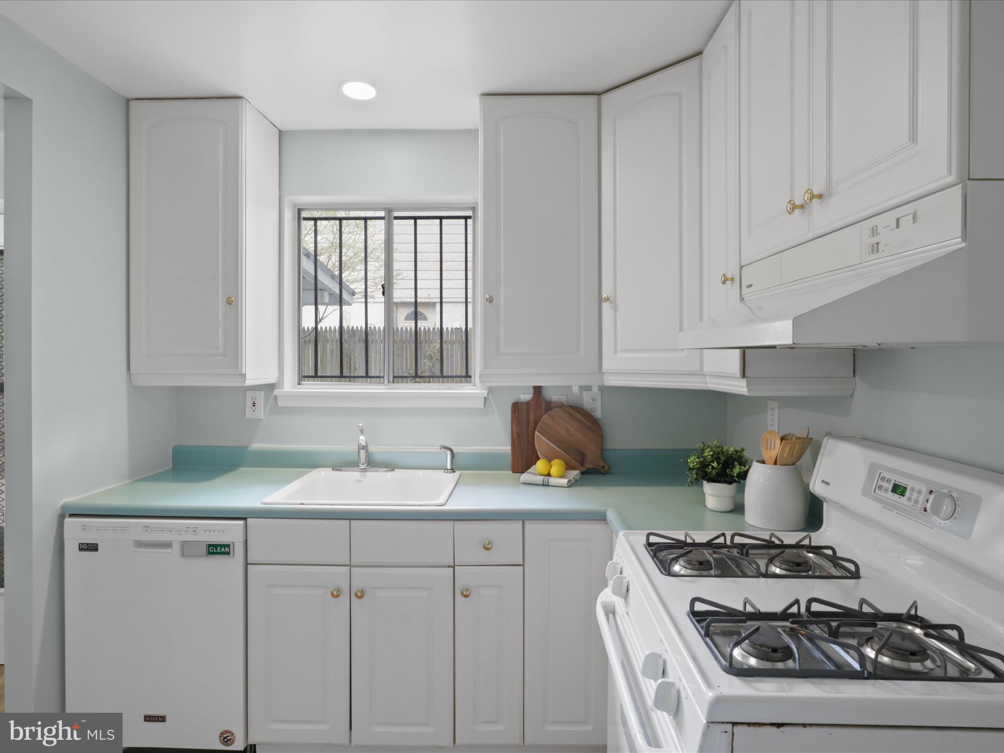 4800 Rim Rock Road Rockville, MD 20853 - Photo 10 of 45 Kitchen