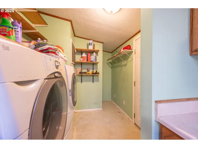 $300,000 | 130 Walter Court, Roseburg, OR 97471