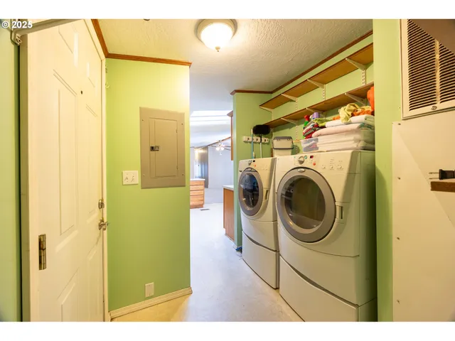 $300,000 | 130 Walter Court, Roseburg, OR 97471