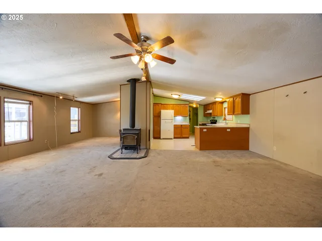 $300,000 | 130 Walter Court, Roseburg, OR 97471