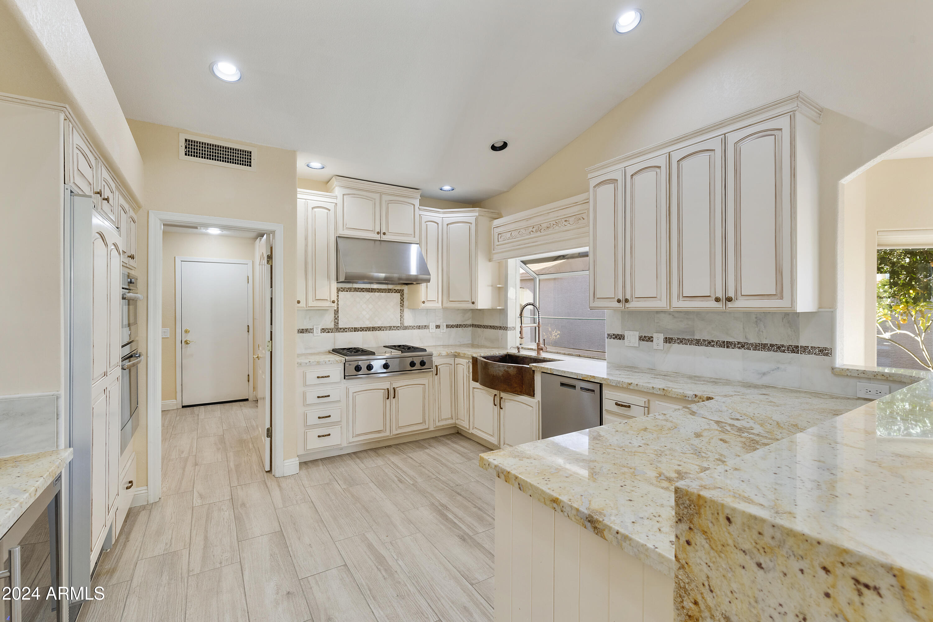 25418 East Spring Creek Road Chandler, AZ 85248 - Photo 15 of 52 Kitchen