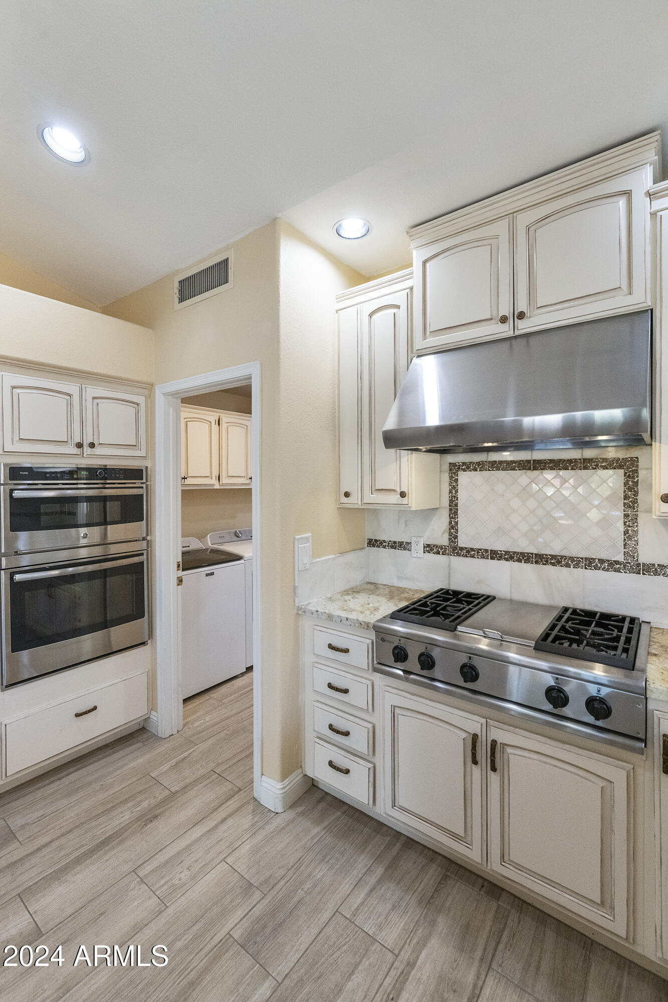 25418 East Spring Creek Road Chandler, AZ 85248 - Photo 18 of 52 Kitchen