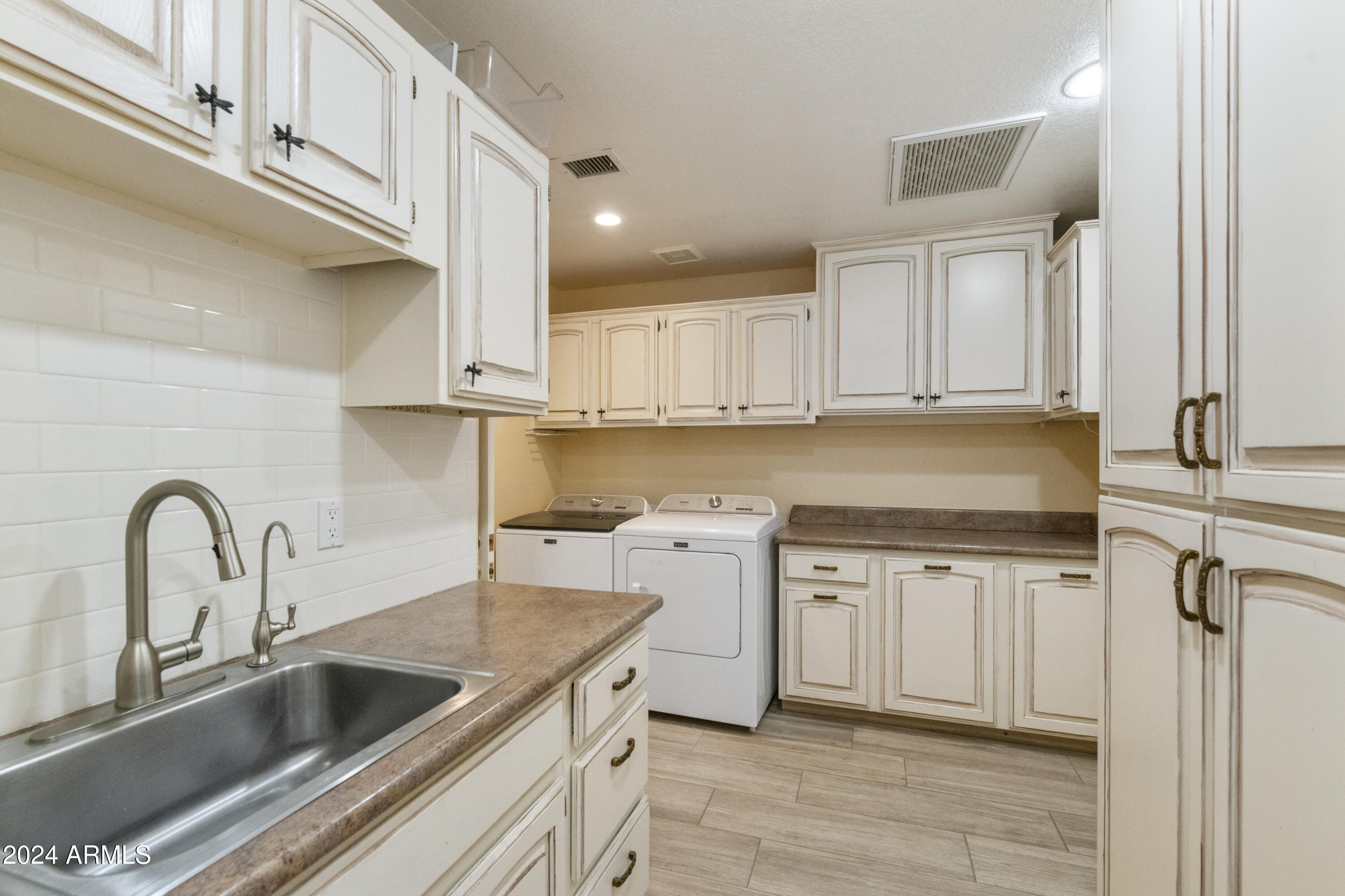 25418 East Spring Creek Road Chandler, AZ 85248 - Photo 25 of 52 Laundry, cabinets and sink