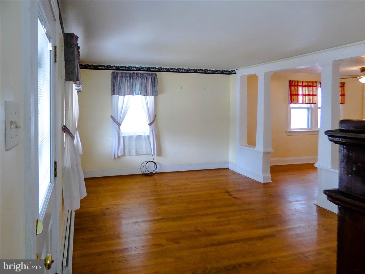 333 Springdale Road York, PA 17403 - Photo 3 of 36 Gallery Image 3