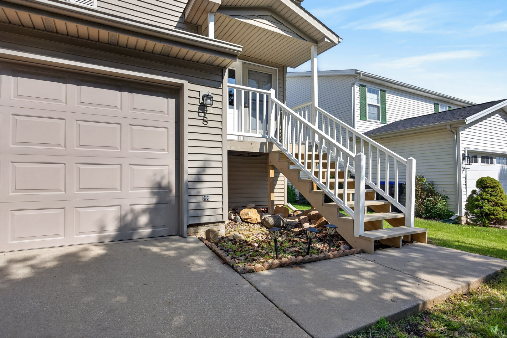 8 Rounds Road Bloomington, IL 61704 - Photo 2 of 46
