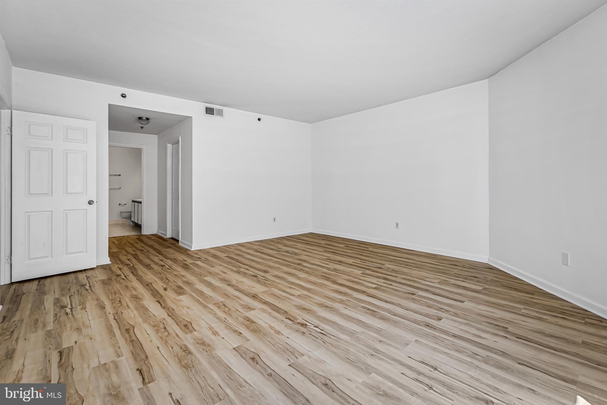 960 Fell Street, Unit 311 Baltimore, MD 21231 - Photo 23 of 59 a view of empty room with wooden floor
