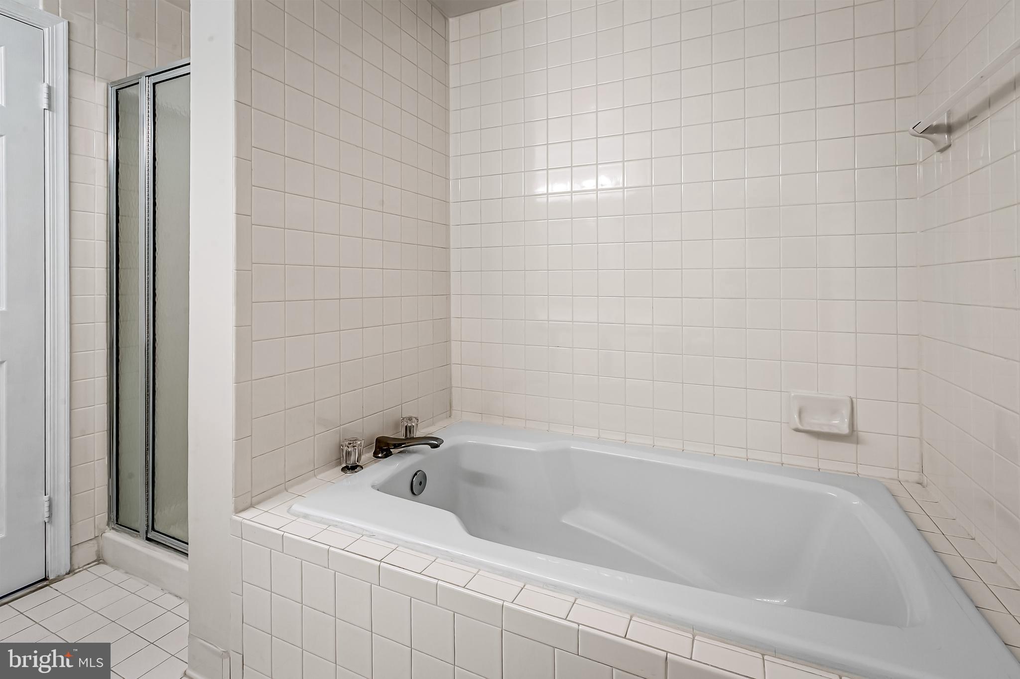 960 Fell Street, Unit 311 Baltimore, MD 21231 - Photo 27 of 59 a white bath tub sitting next to a white sink