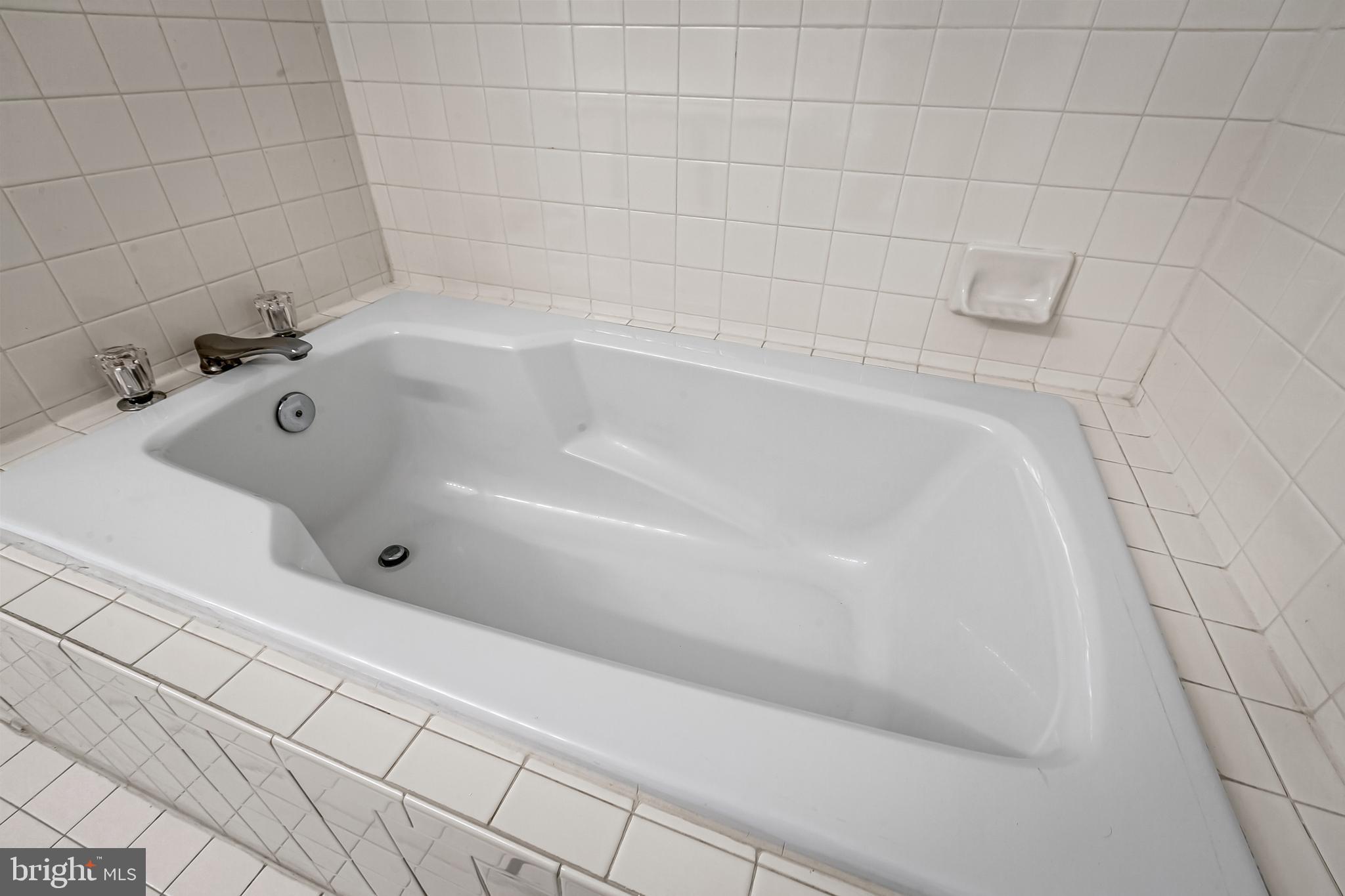 960 Fell Street, Unit 311 Baltimore, MD 21231 - Photo 28 of 59 a bathroom with a tub