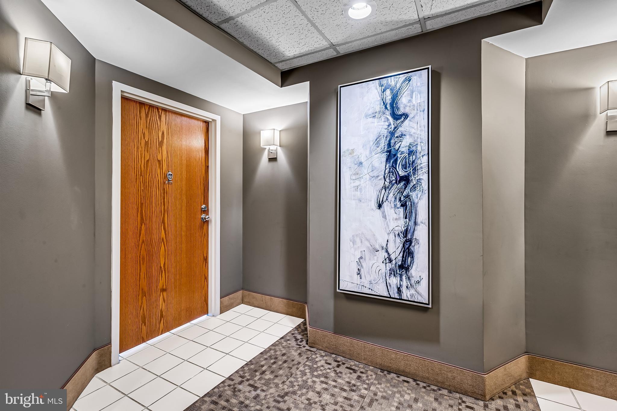 960 Fell Street, Unit 311 Baltimore, MD 21231 - Photo 3 of 59 a bedroom with a bed and a painting on the wall