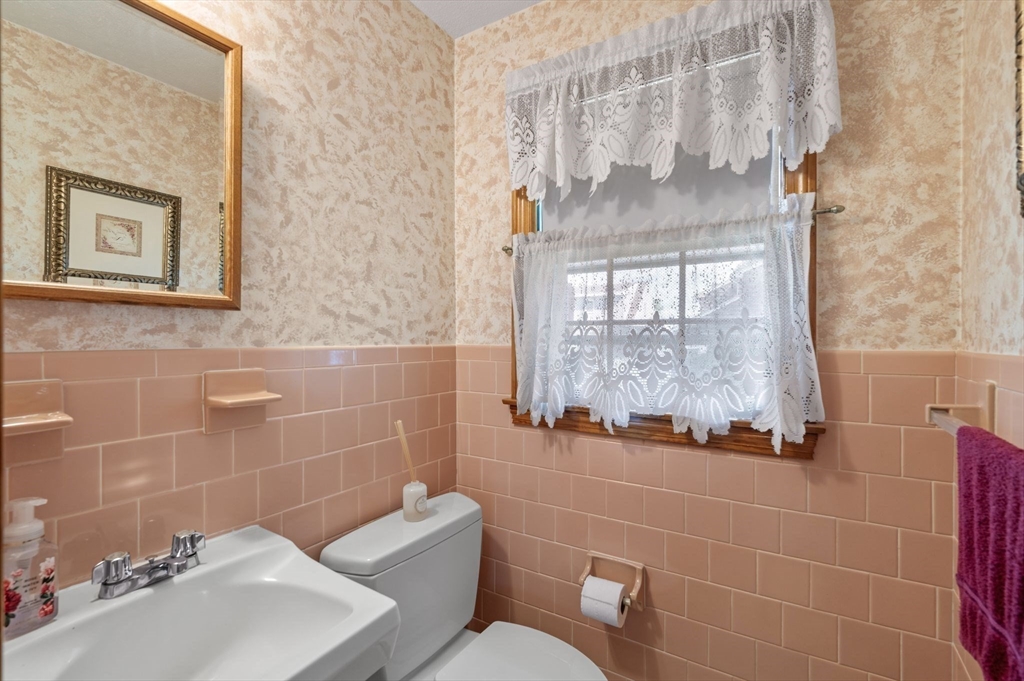 25 Colonial Road Peabody, MA 01960 - Photo 27 of 42