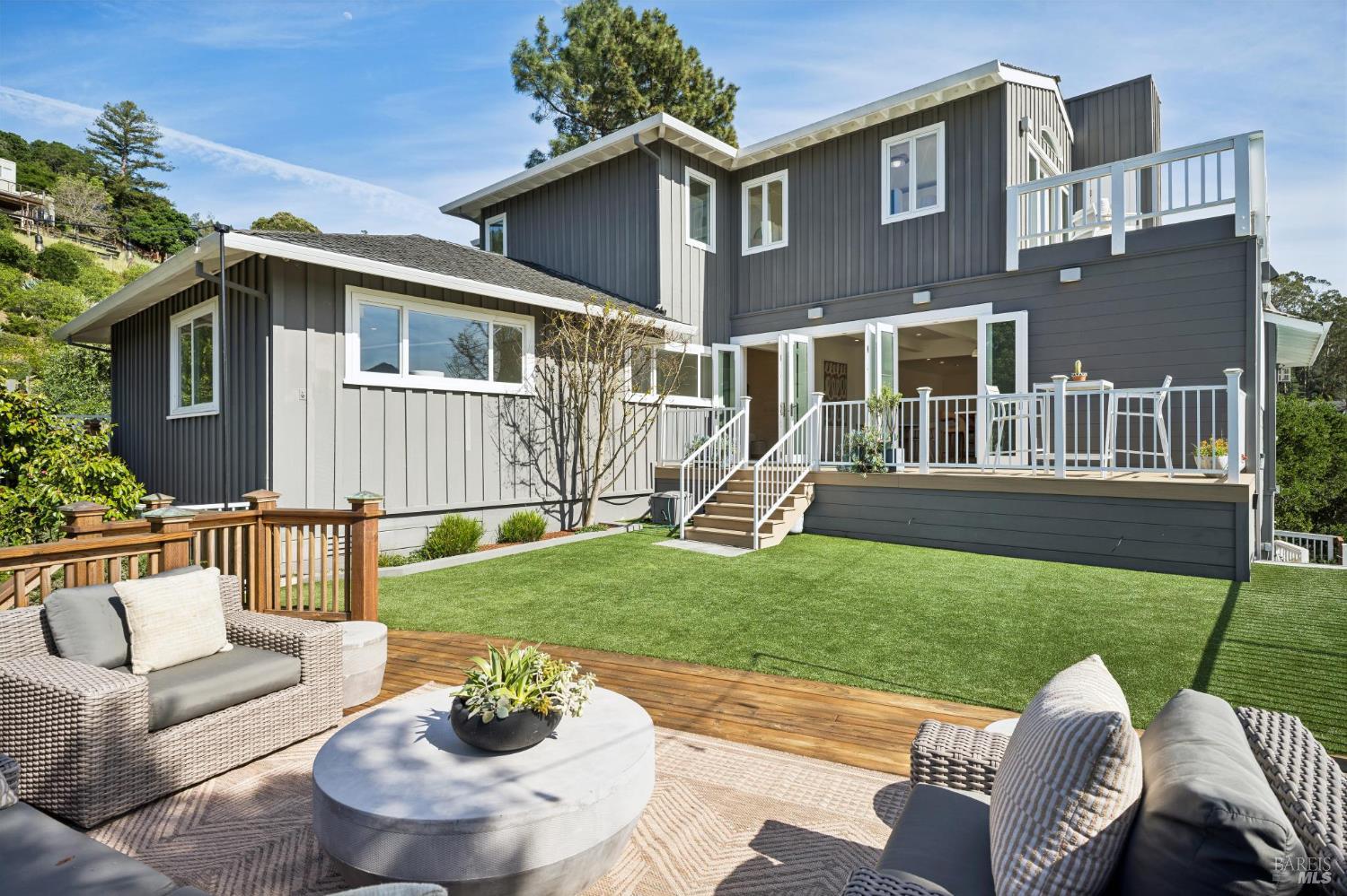 a view of a house with a backyard