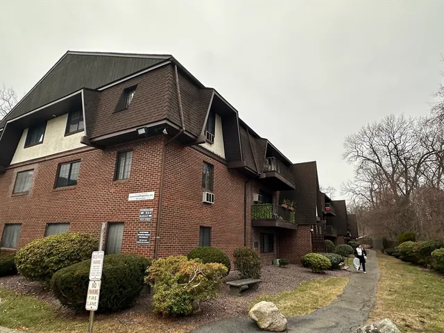 $2,300 | 47 West Street, Unit C4, Randolph, MA 02368