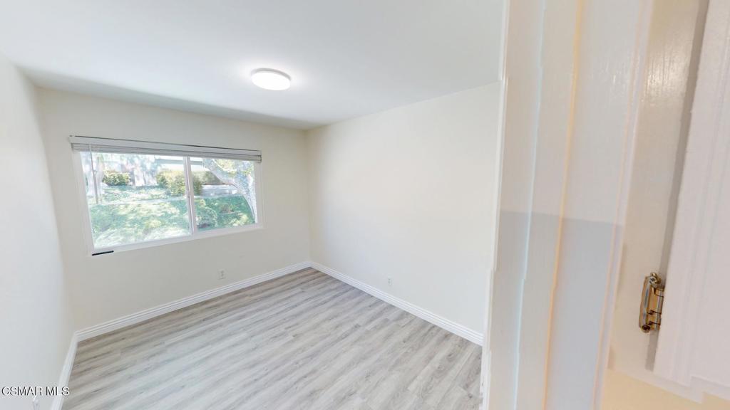 588 Rio Grande Circle Thousand Oaks, CA 91360 - Photo 19 of 30 an empty room with wooden floor and windows