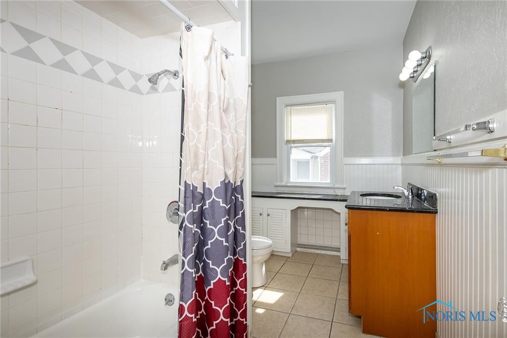 4554 Douglas Road Toledo, OH 43613 - Photo 3 of 21 Bathroom