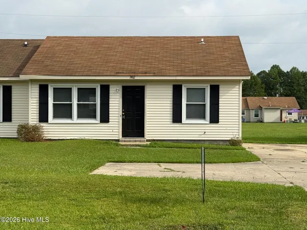 $895 | 1802 Burgaw Highway, Jacksonville, NC 28540