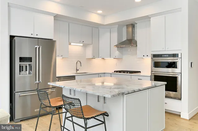 $3,850 | 635 Slaters Lane, Unit G01, Alexandria, VA 22314