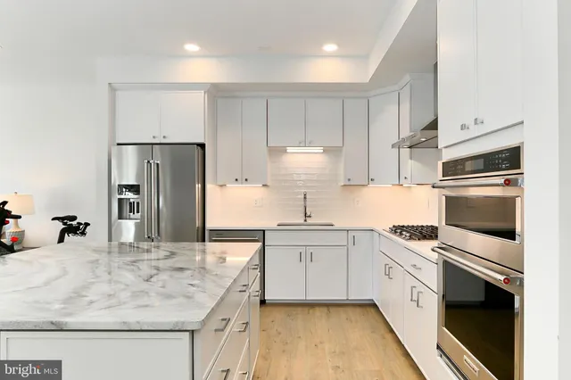 $3,850 | 635 Slaters Lane, Unit G01, Alexandria, VA 22314