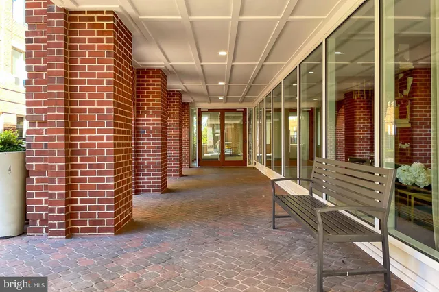 $3,850 | 635 Slaters Lane, Unit G01, Alexandria, VA 22314