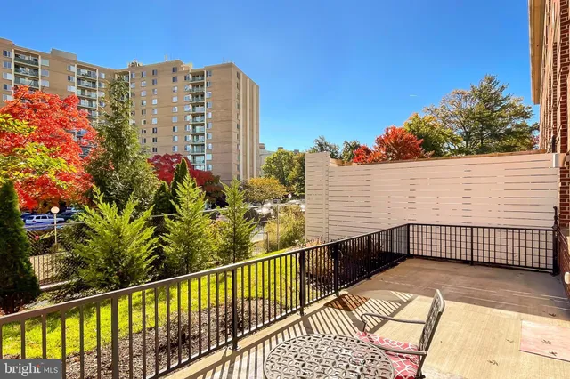 $3,850 | 635 Slaters Lane, Unit G01, Alexandria, VA 22314