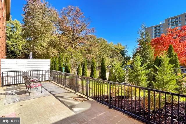 $3,850 | 635 Slaters Lane, Unit G01, Alexandria, VA 22314