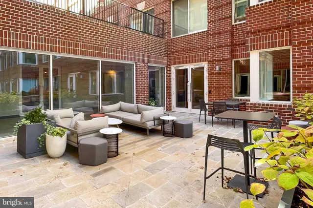 $3,850 | 635 Slaters Lane, Unit G01, Alexandria, VA 22314