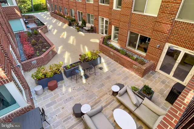 $3,850 | 635 Slaters Lane, Unit G01, Alexandria, VA 22314